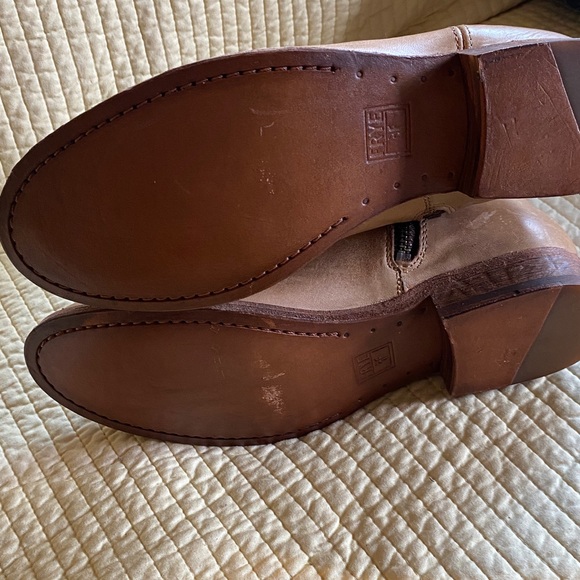 Frye Melissa Button Short leather boots in a light tan size 7 new - Picture 6 of 7